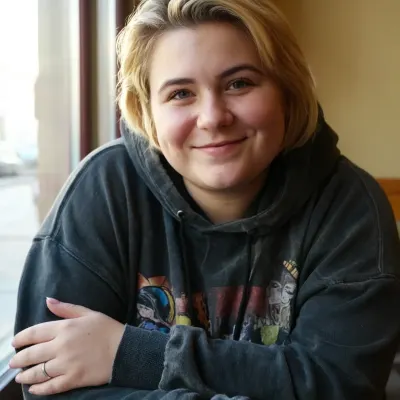 Полюшка, 25