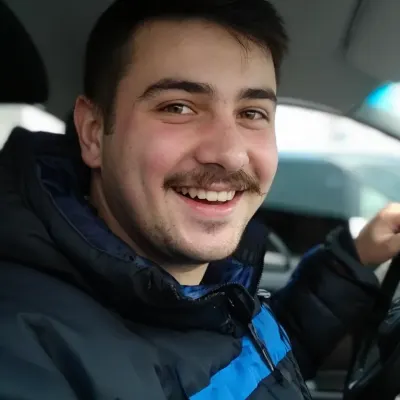 Сандро, 32