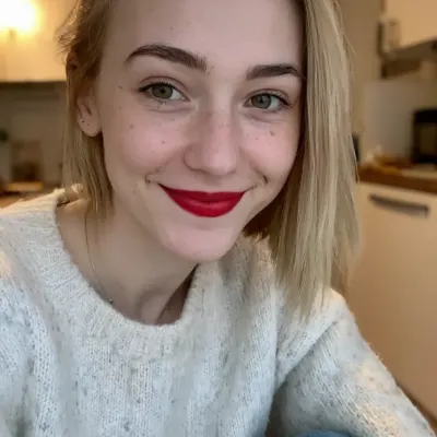 Эмилия, 25