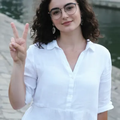Ани, 28